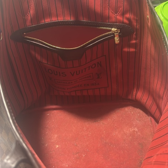 Louis Vuitton Brown and Black Totes with Signature Monogram used - Picture 2 of 2